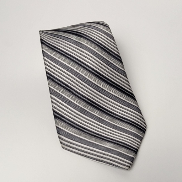 3/$30 Perry Ellis Portfold Grey 100% Silk - Picture 2 of 8